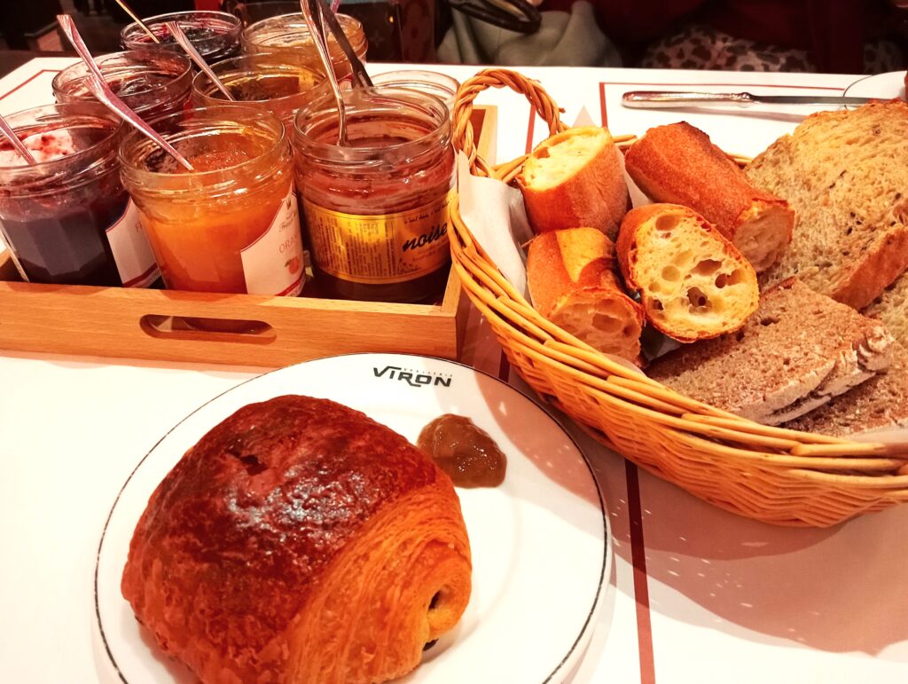 VIRON 渋谷店 ヴィロンの朝食 ヴェノワズリー（パン・オ・ショコラ）