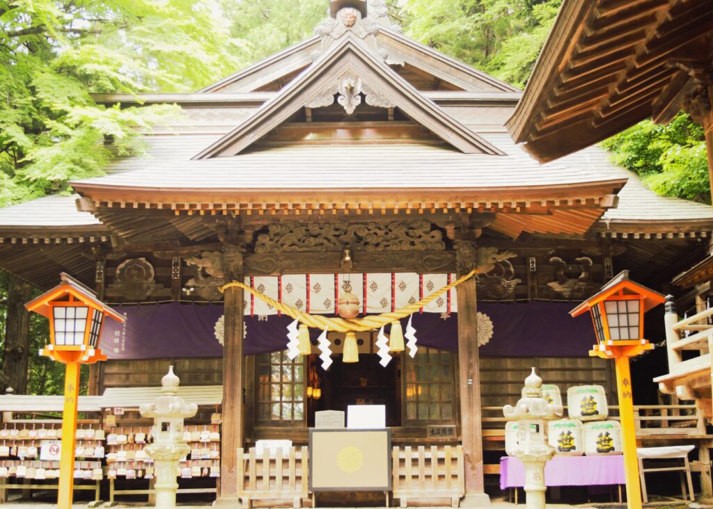 Arakura-fujisengen-jinja Honden in June