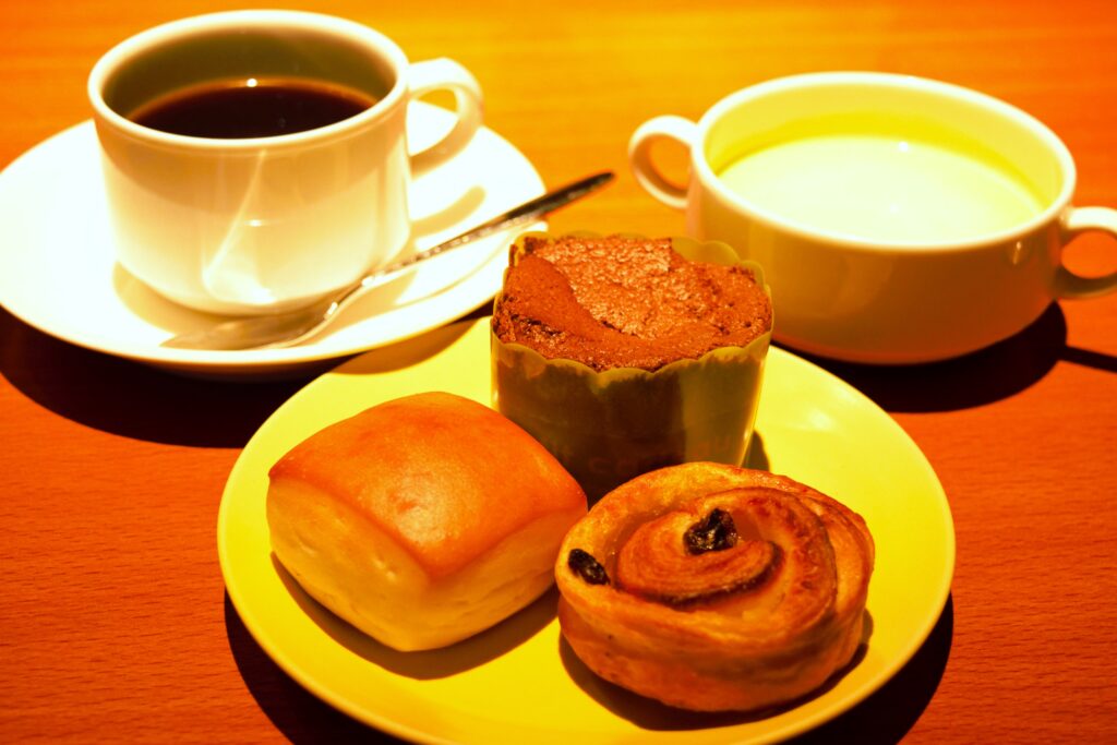 渋谷東急REIホテル 朝食ビュッフェ ミニパン＆冷製豆スープ＆コーヒー 実食