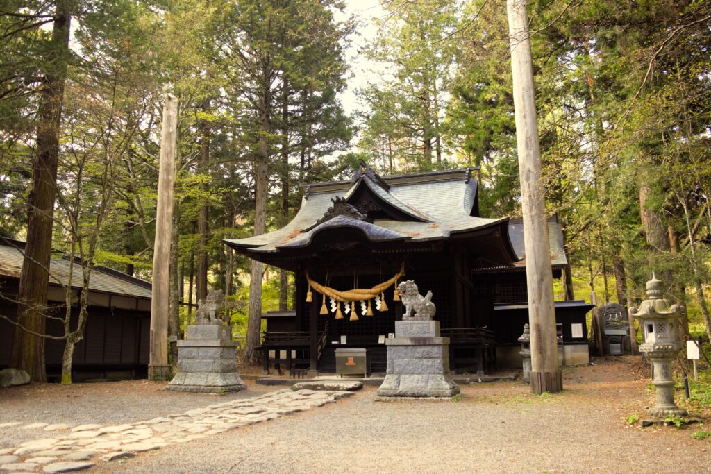 長野県岡谷市　出早雄小萩神社　拝殿　