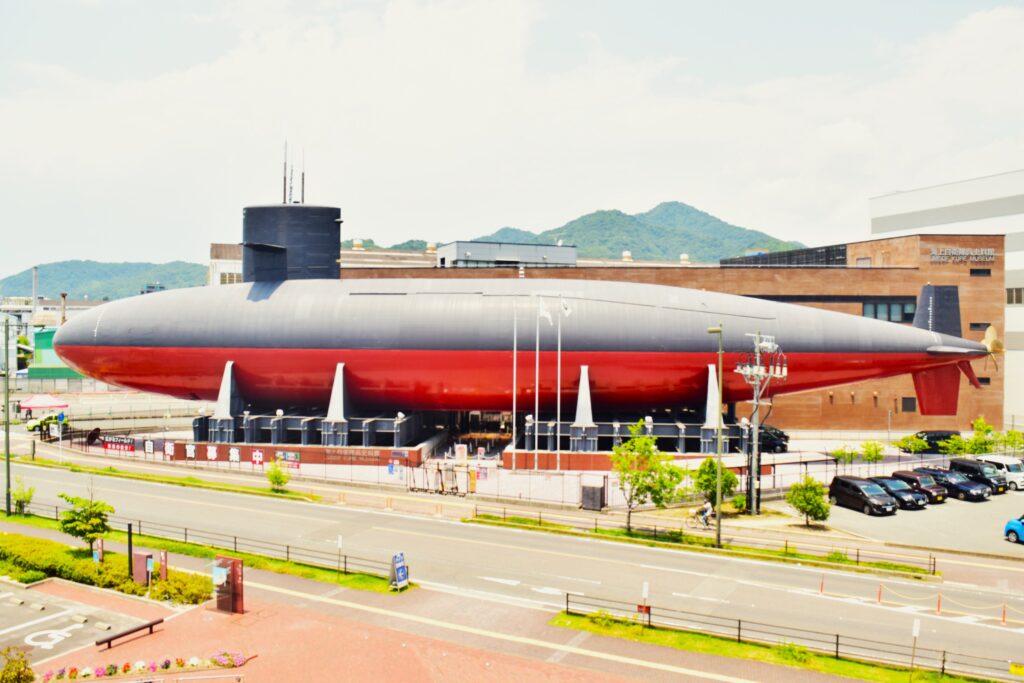 大和ミュージアム（呉市海事歴史科学館）・海上自衛隊呉史料館（てつのくじら館）　巨大な潜水艦「あきしお」が目印