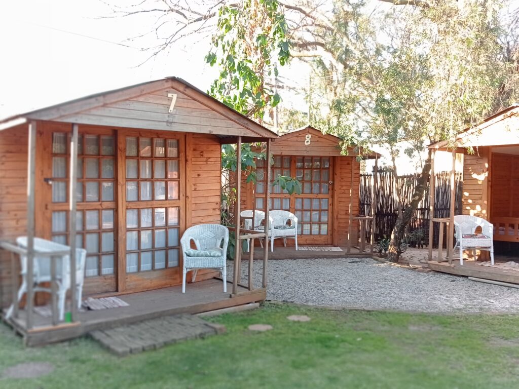 プレトリア地区　Pumbas Backpackers　中庭にあるGarden Cabins