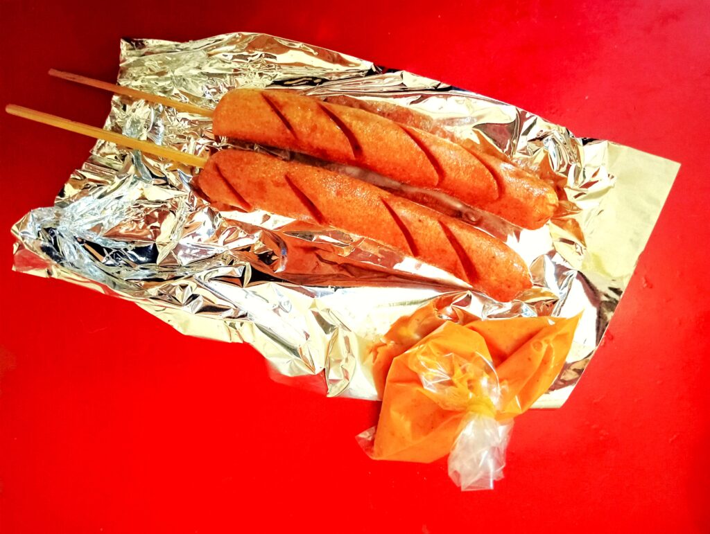 ポカラで購入したソーセージ＆激辛ソース　