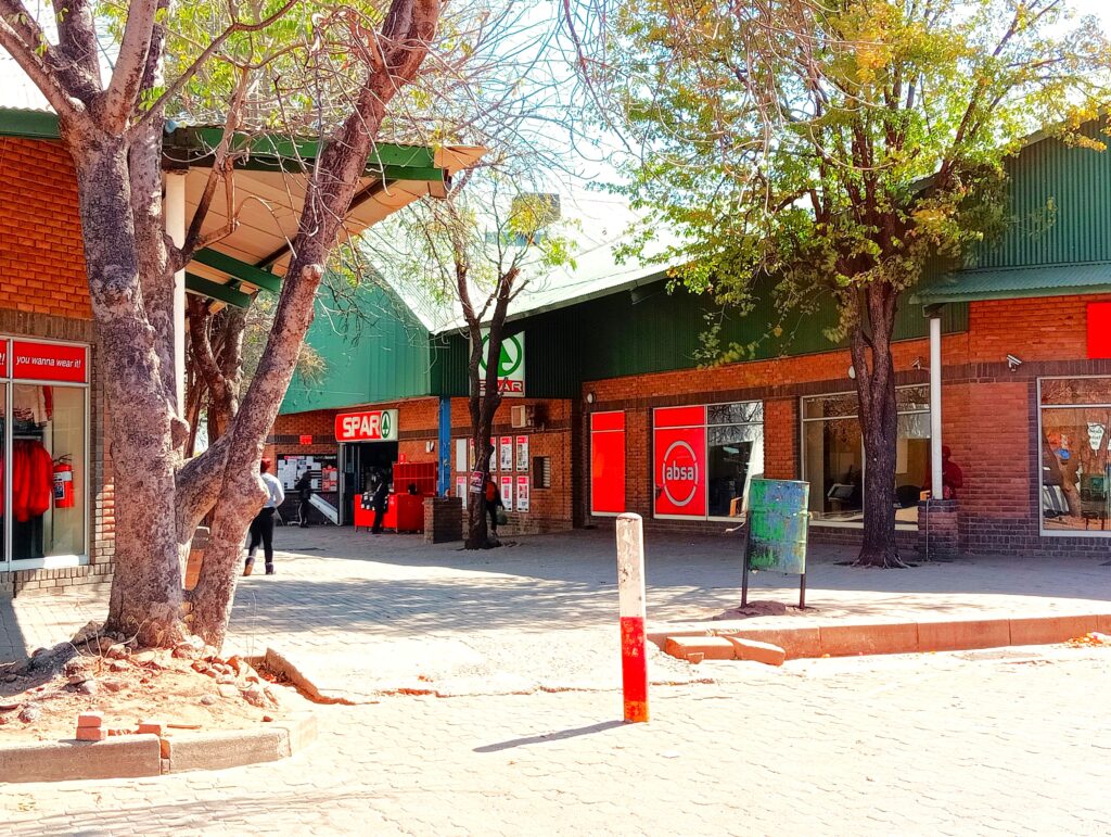 カサネ中心部 ショッピングモール SPAR Kasane