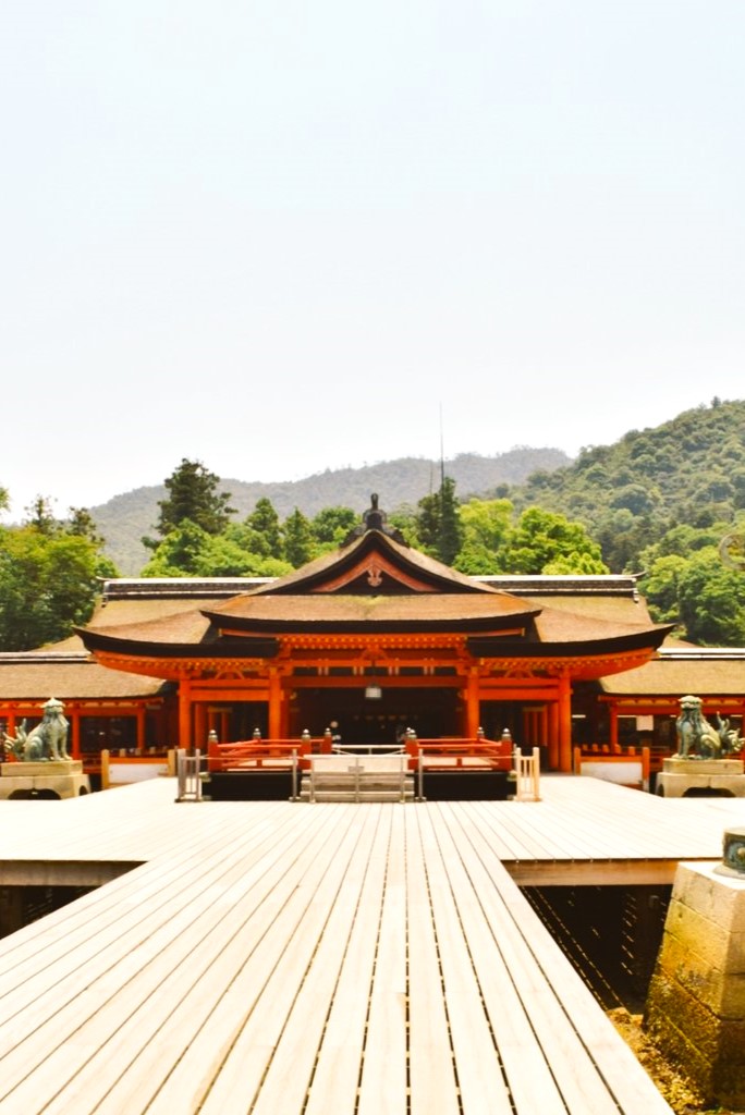 宮島　厳島神社の社殿　夏の風景